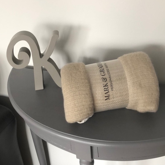 Mark & Graham Tan 100% Acrylic Throw Blanket NWT - Picture 8 of 8